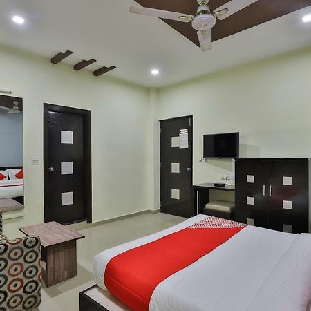 Oyo Flagship 19003 Hotel Rudra Mahal Ахмедабад Екстериор снимка