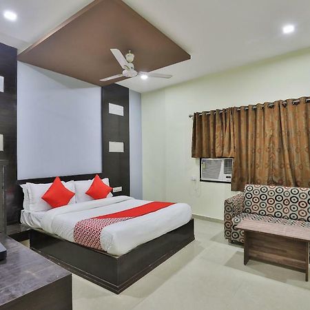 Oyo Flagship 19003 Hotel Rudra Mahal Ахмедабад Екстериор снимка