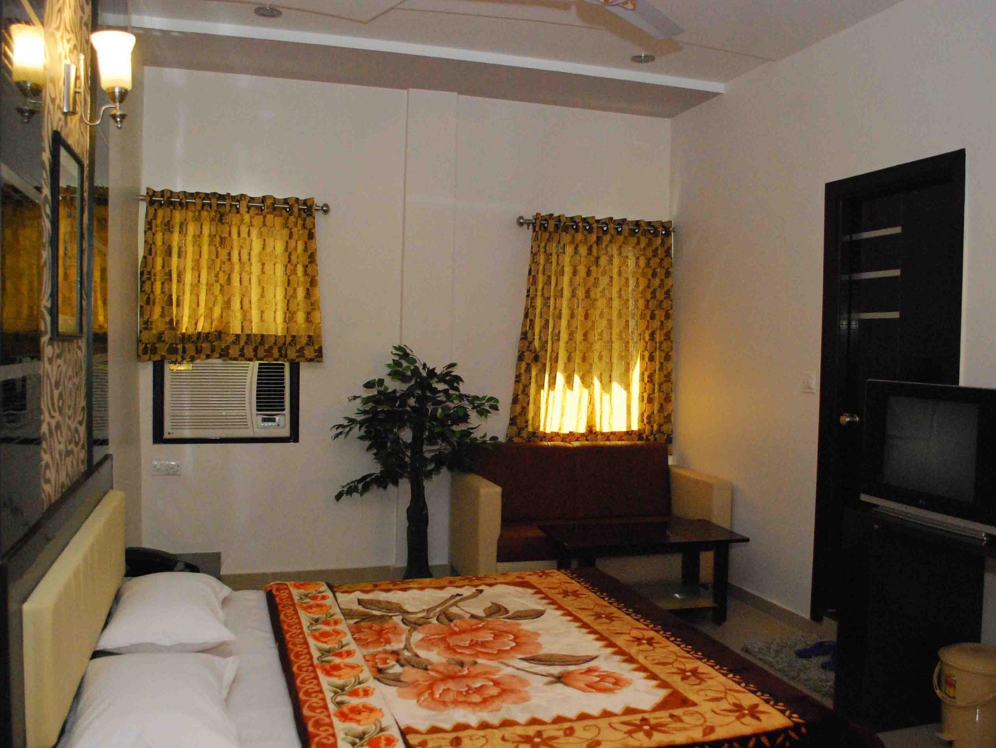 Oyo Flagship 19003 Hotel Rudra Mahal Ахмедабад Екстериор снимка
