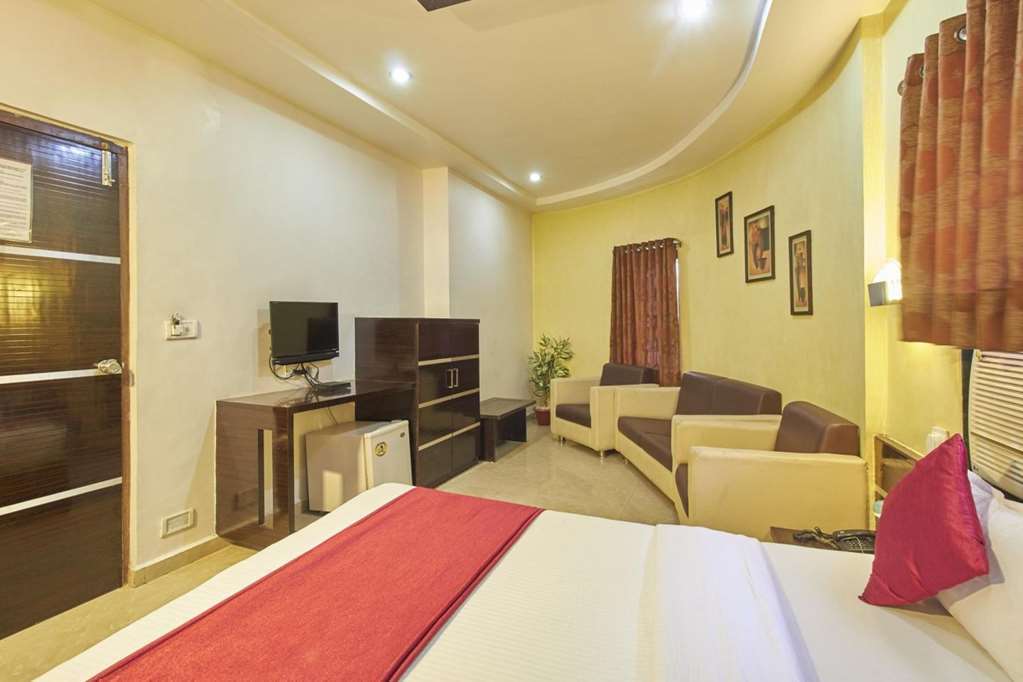 Oyo Flagship 19003 Hotel Rudra Mahal Ахмедабад Стая снимка
