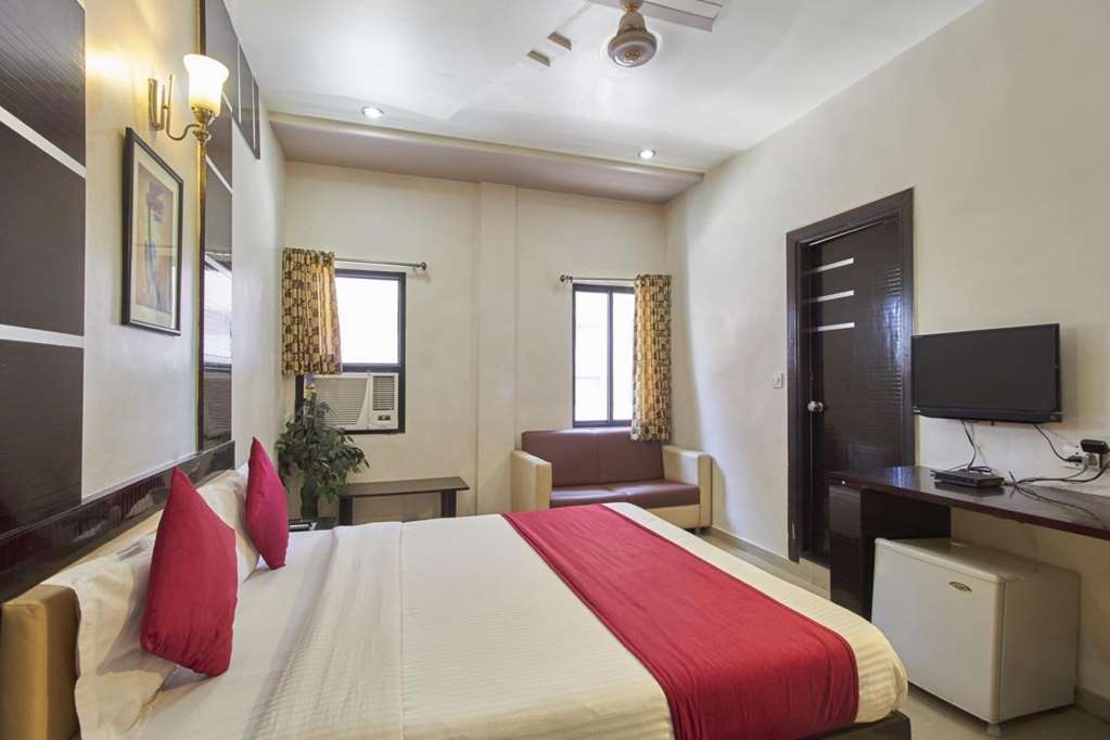 Oyo Flagship 19003 Hotel Rudra Mahal Ахмедабад Стая снимка