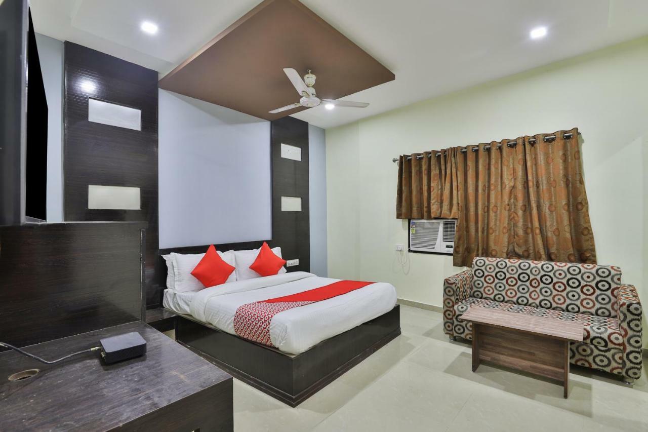Oyo Flagship 19003 Hotel Rudra Mahal Ахмедабад Екстериор снимка