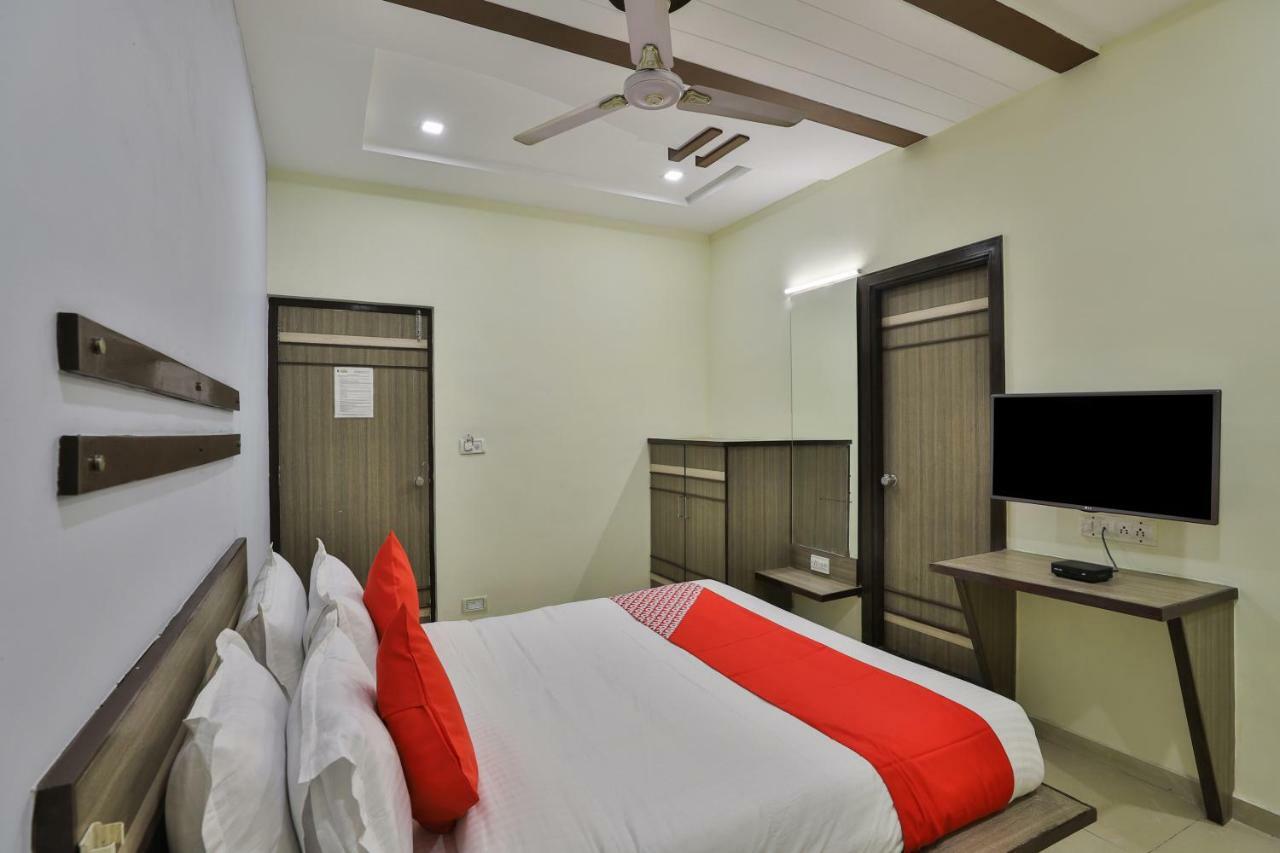 Oyo Flagship 19003 Hotel Rudra Mahal Ахмедабад Екстериор снимка