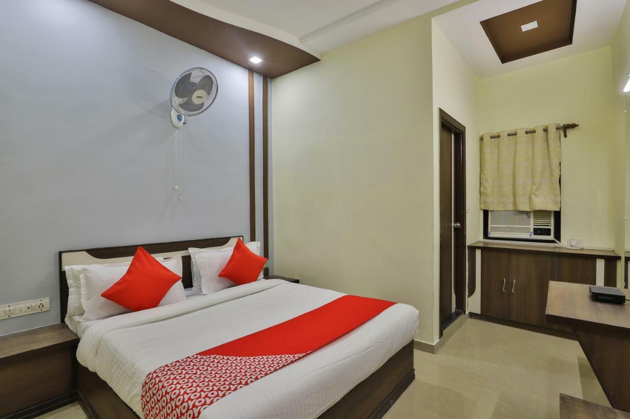Oyo Flagship 19003 Hotel Rudra Mahal Ахмедабад Екстериор снимка
