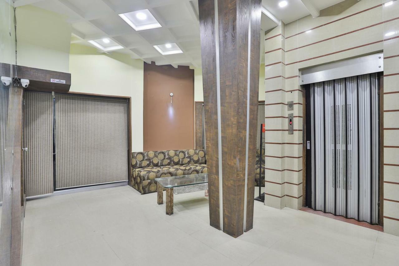 Oyo Flagship 19003 Hotel Rudra Mahal Ахмедабад Екстериор снимка