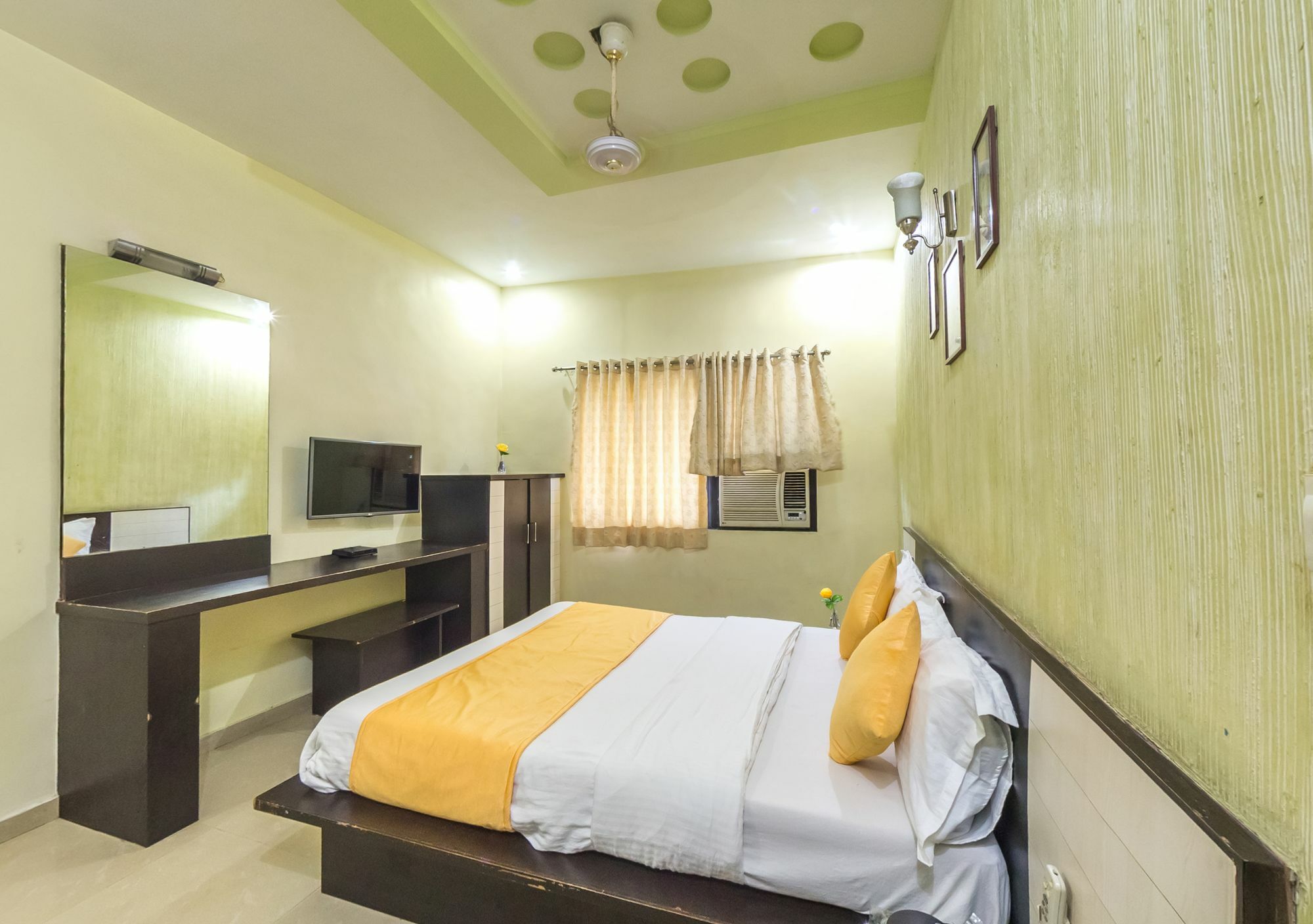 Oyo Flagship 19003 Hotel Rudra Mahal Ахмедабад Екстериор снимка