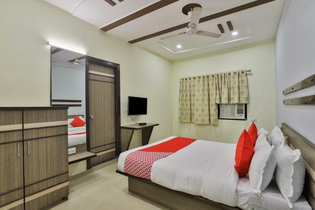 Oyo Flagship 19003 Hotel Rudra Mahal Ахмедабад Екстериор снимка