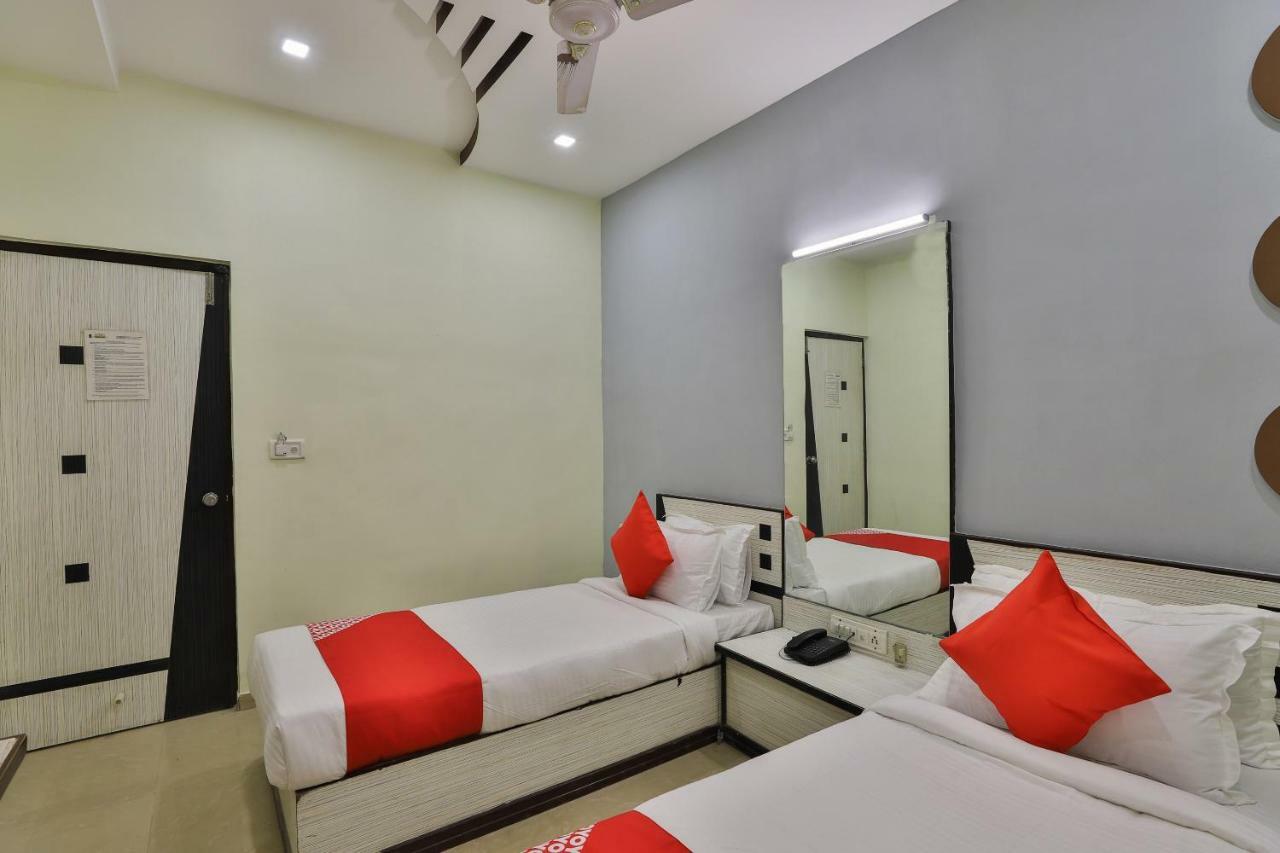 Oyo Flagship 19003 Hotel Rudra Mahal Ахмедабад Екстериор снимка