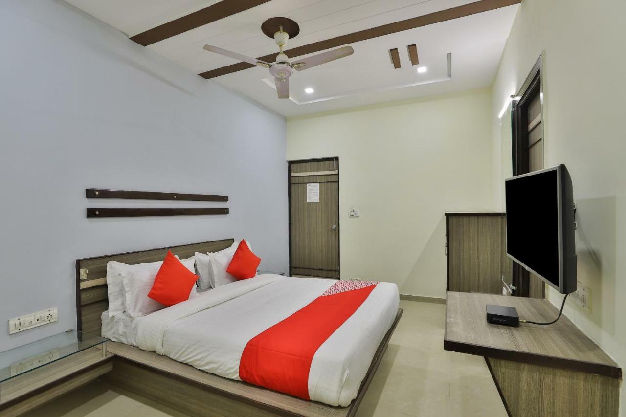 Oyo Flagship 19003 Hotel Rudra Mahal Ахмедабад Екстериор снимка